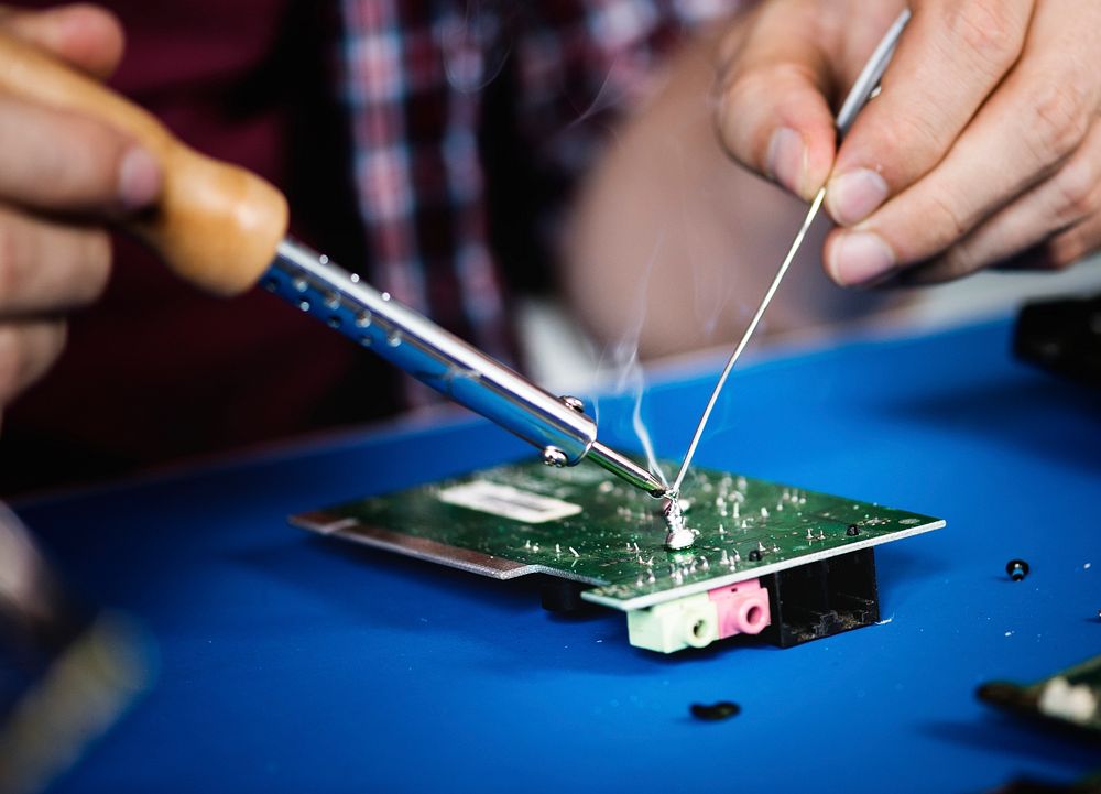 Closeup Of Hands Soldering Tin Premium Photo Rawpixel