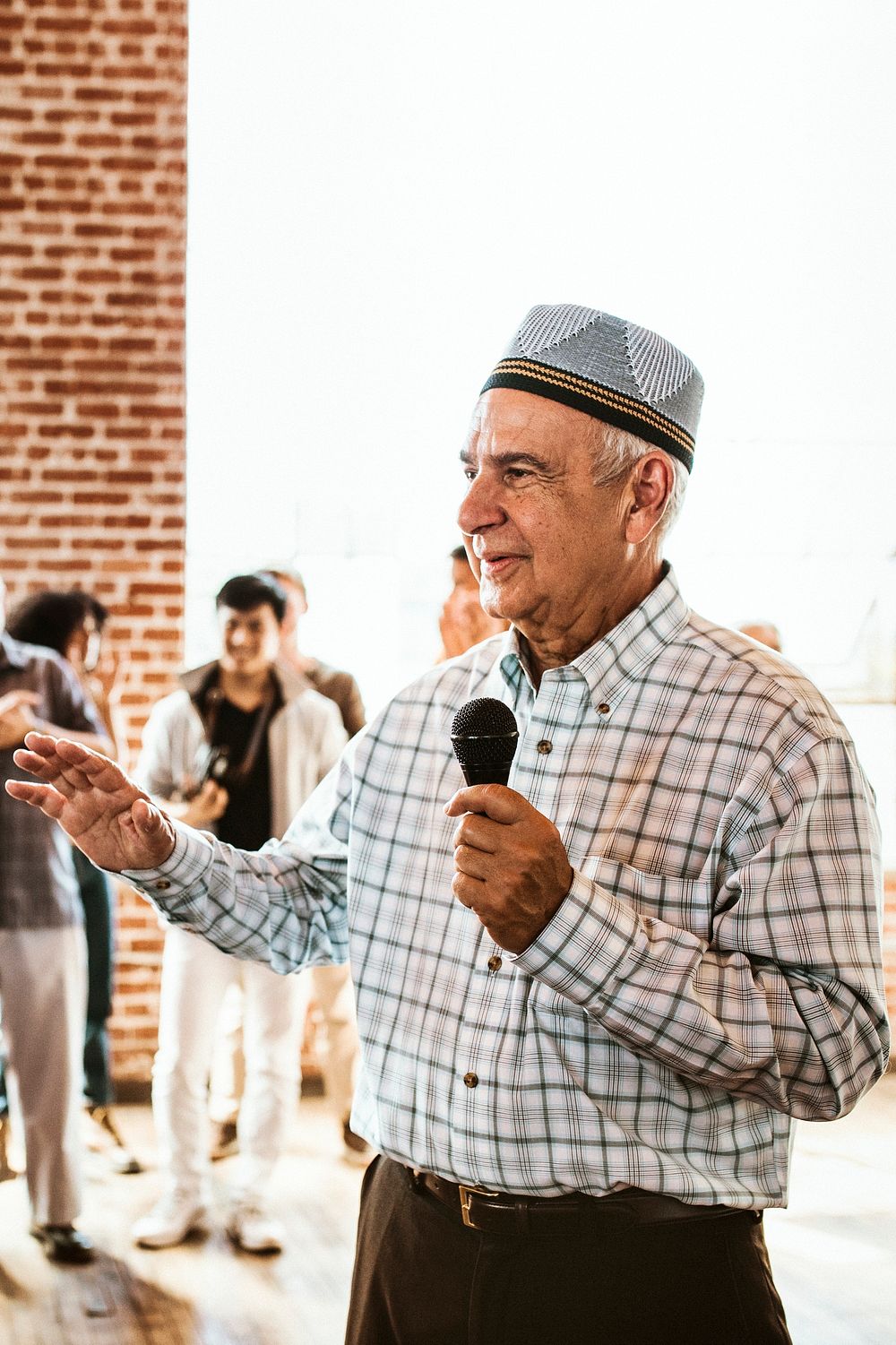 Muslim speaker in a workshop | Premium Photo - rawpixel