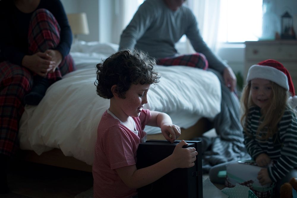 Caucasian kids unwrapping Christmas presents | Free Photo - rawpixel