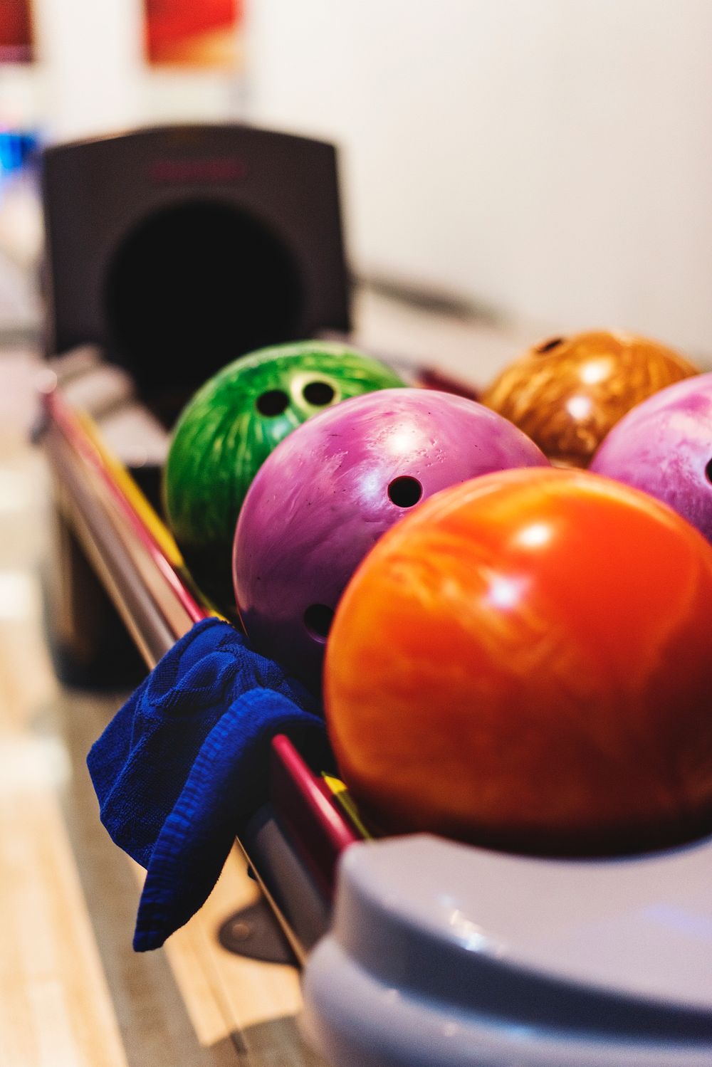 bowling-ball-on-the-stand-premium-photo-rawpixel