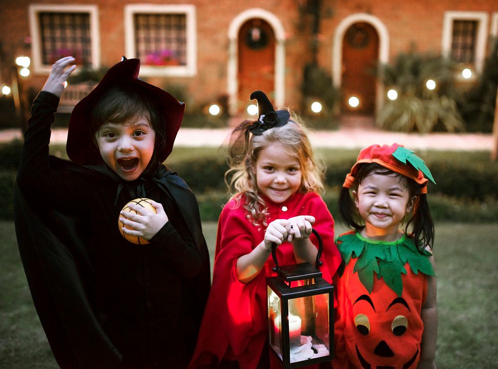 Little kids trick or treating | Free Photo - rawpixel