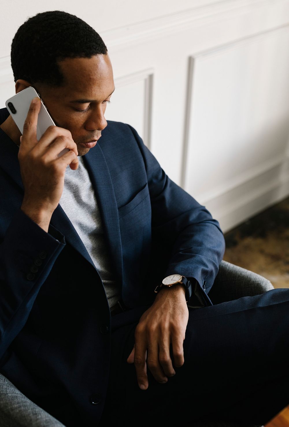 Black man on the phone Premium Photo rawpixel
