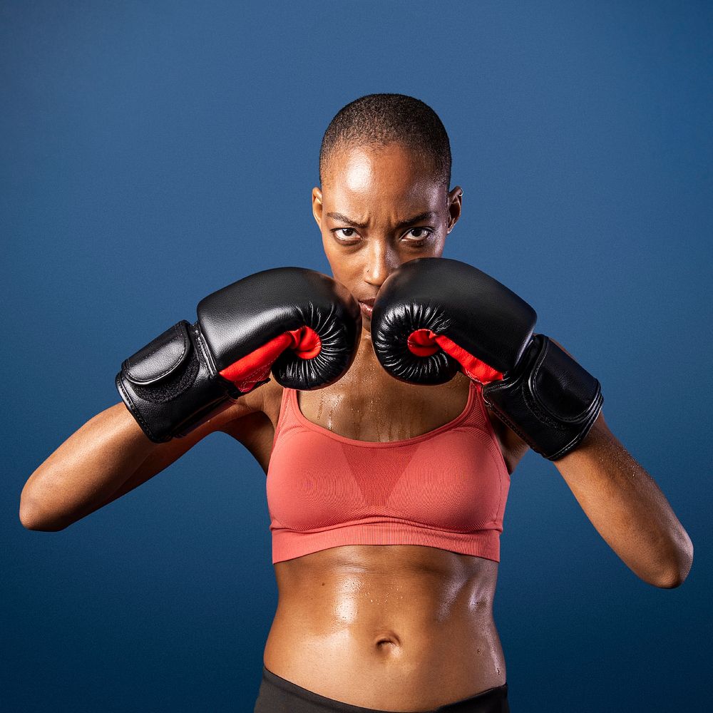 Fit black woman ready for a boxing | Premium PSD - rawpixel