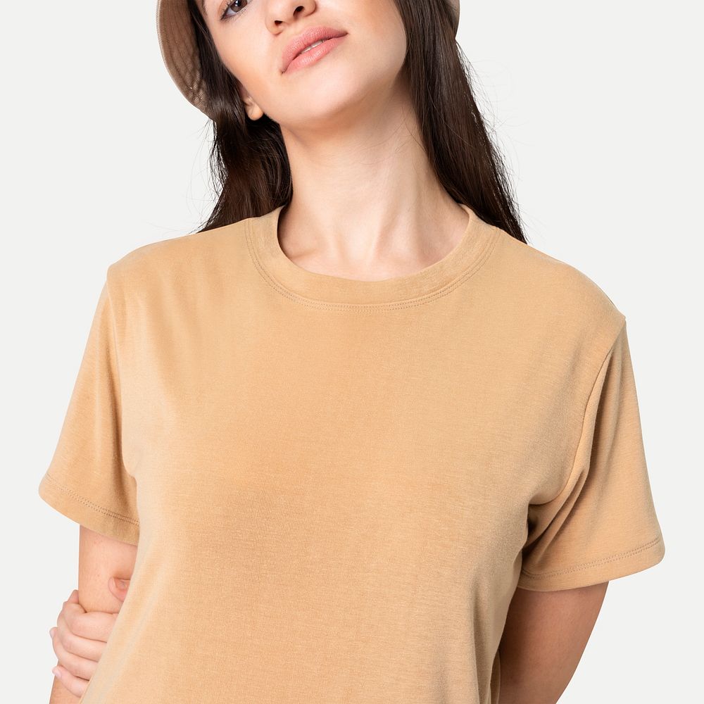 Women’s beige t-shirt mockup psd | Premium PSD Mockup - rawpixel