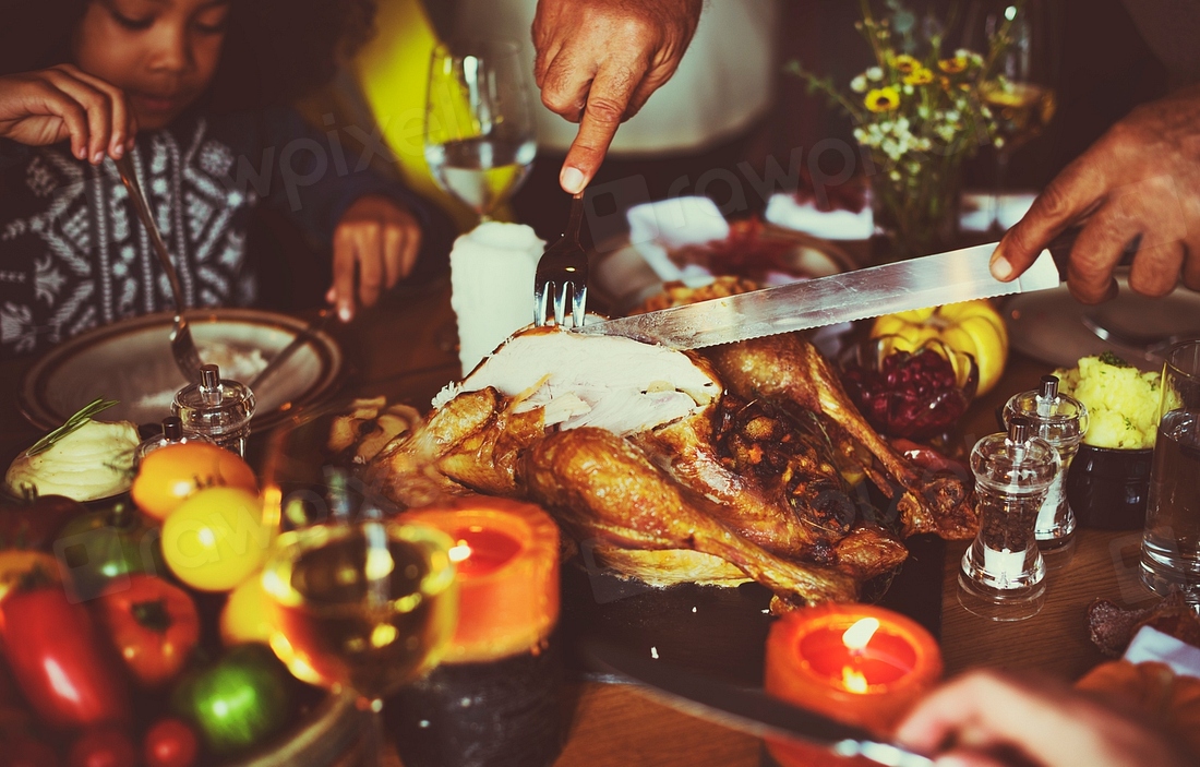 People are celebrating Thanksgiving day | Premium Photo - rawpixel