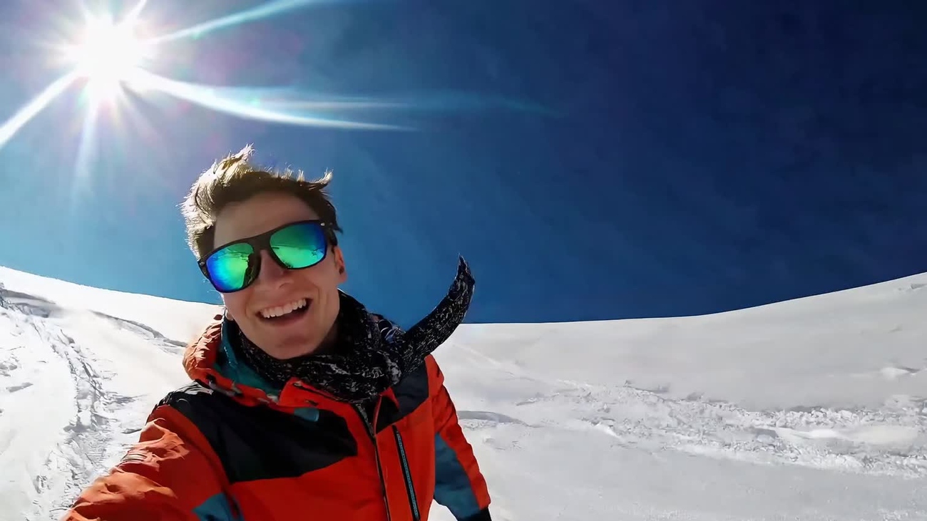 dynamic selfie video captures smiling | Free Video - rawpixel, image size:1300x731