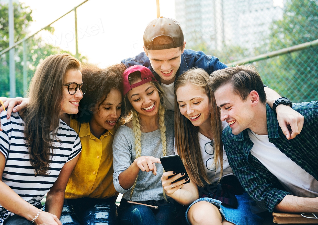 Friends in the park looking | Premium Photo - rawpixel