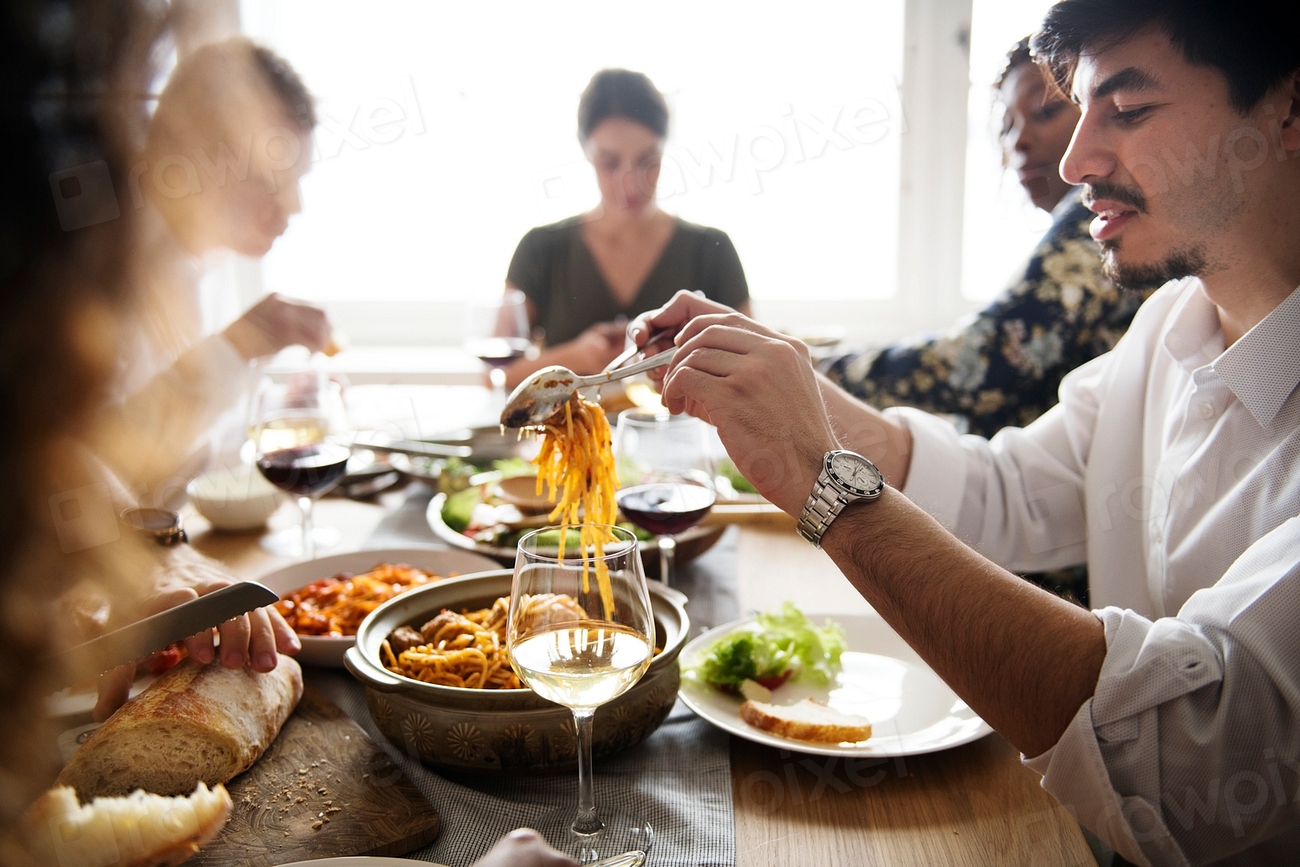 Friends gathering having Italian food | Premium Photo - rawpixel