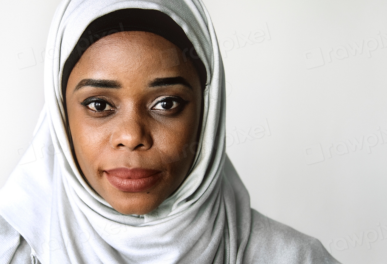 Muslim woman portrait looking at camera | Free Photo - rawpixel