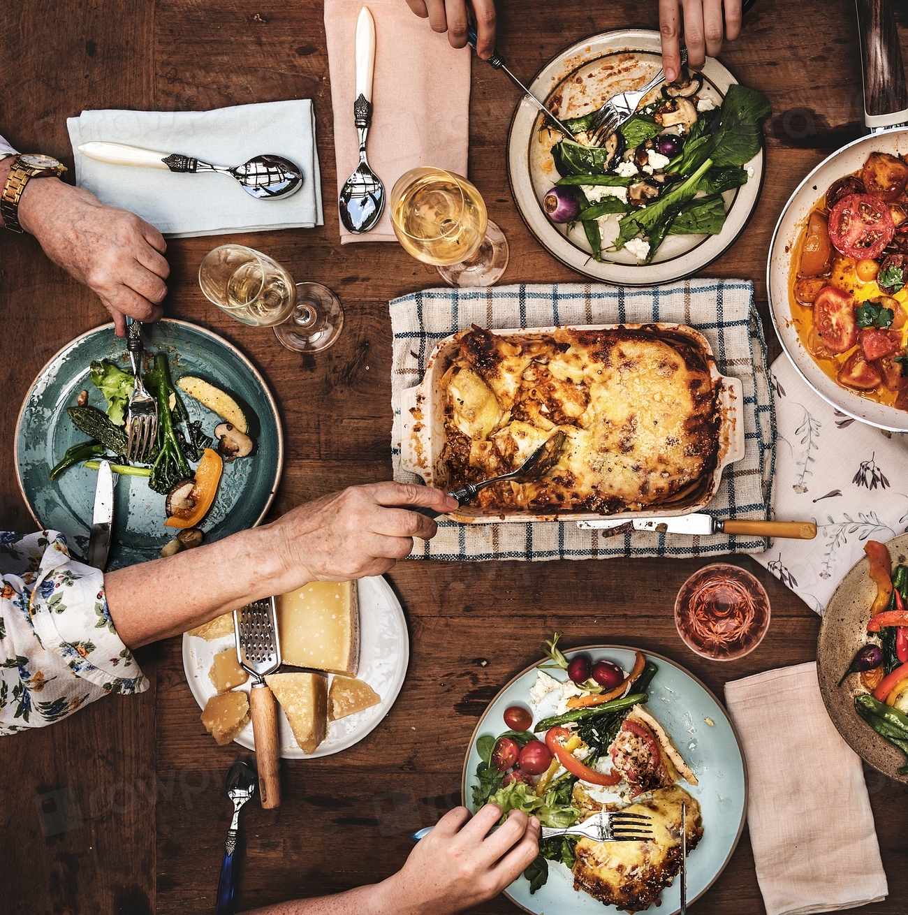 Adults having a dinner party | Premium Photo - rawpixel