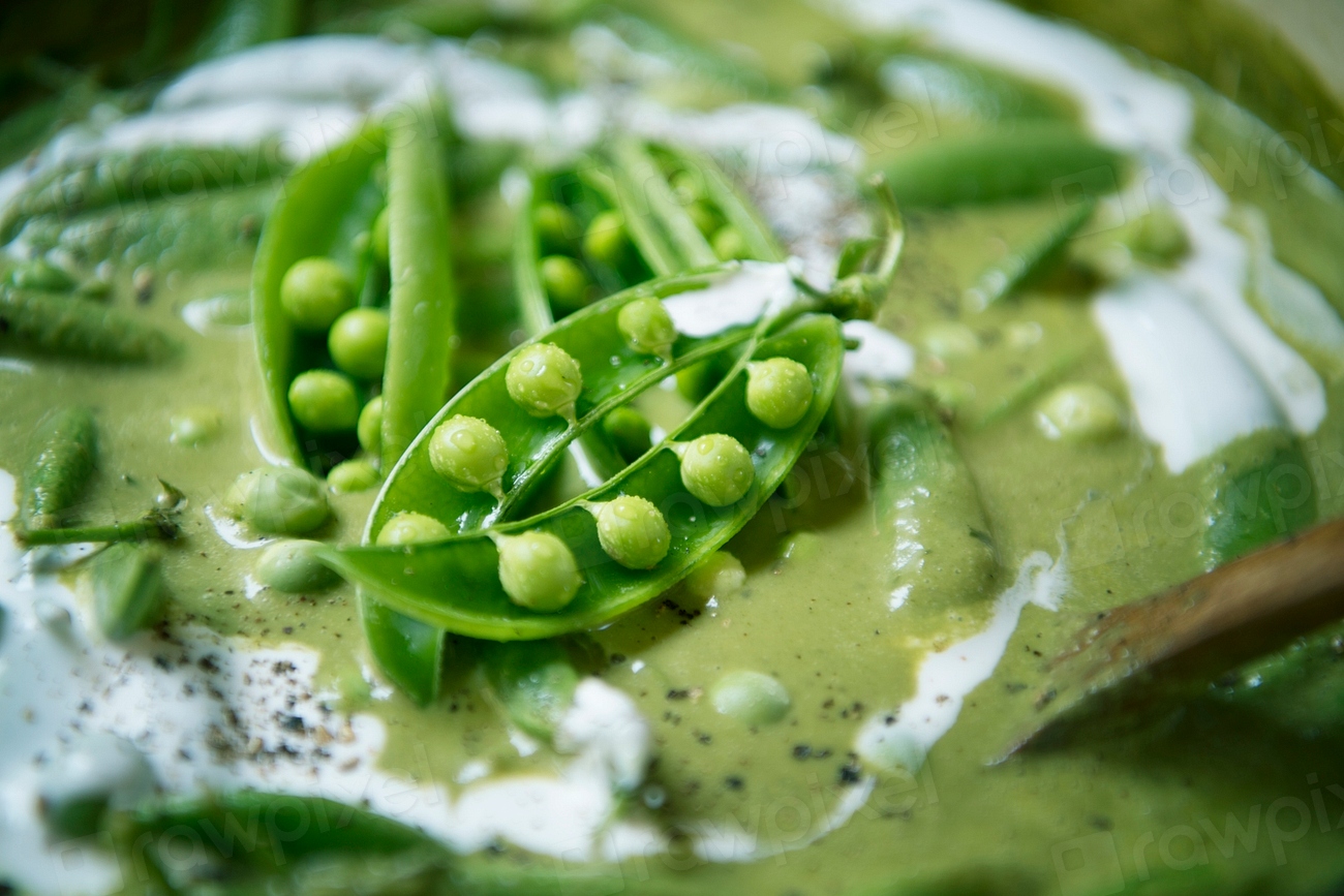 Green pea soup food photography Premium Photo rawpixel