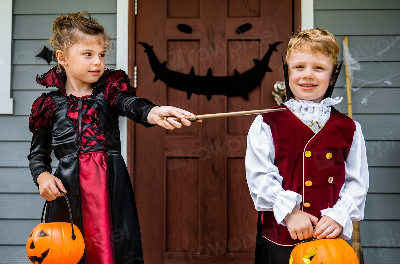 Little children trick or treating | Free Photo - rawpixel