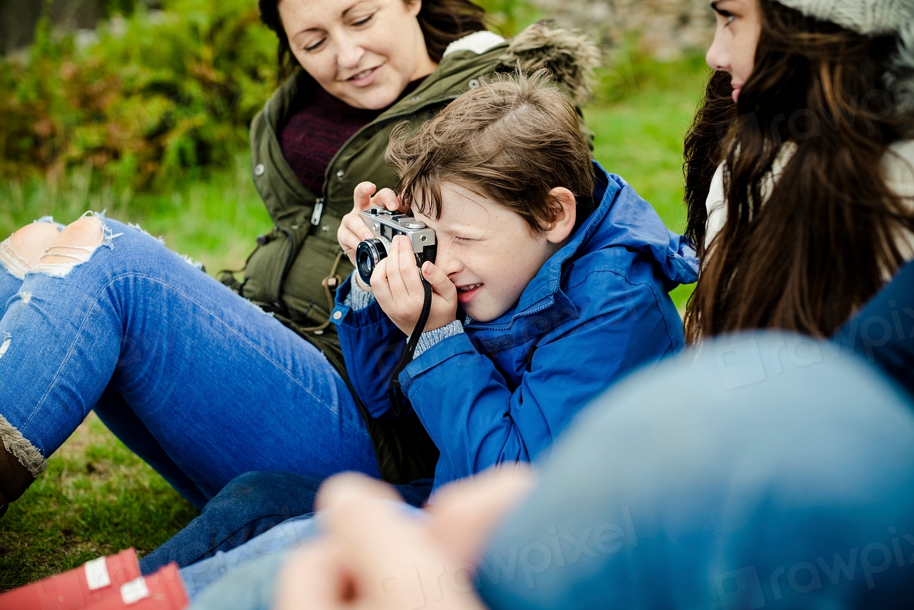 Young boy with a camera | Photo - rawpixel