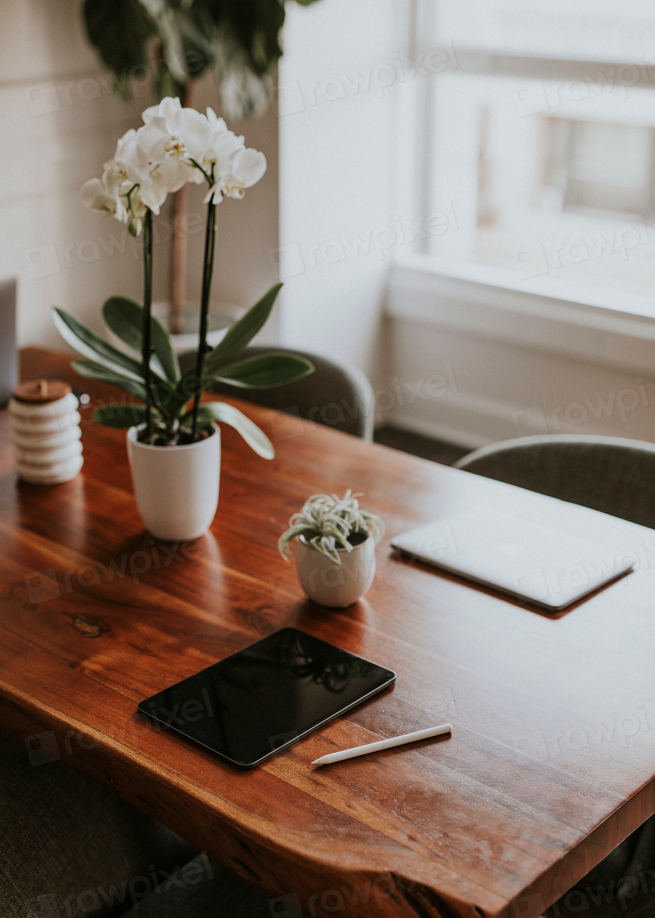 Digital tablet and a laptop | Premium Photo - rawpixel