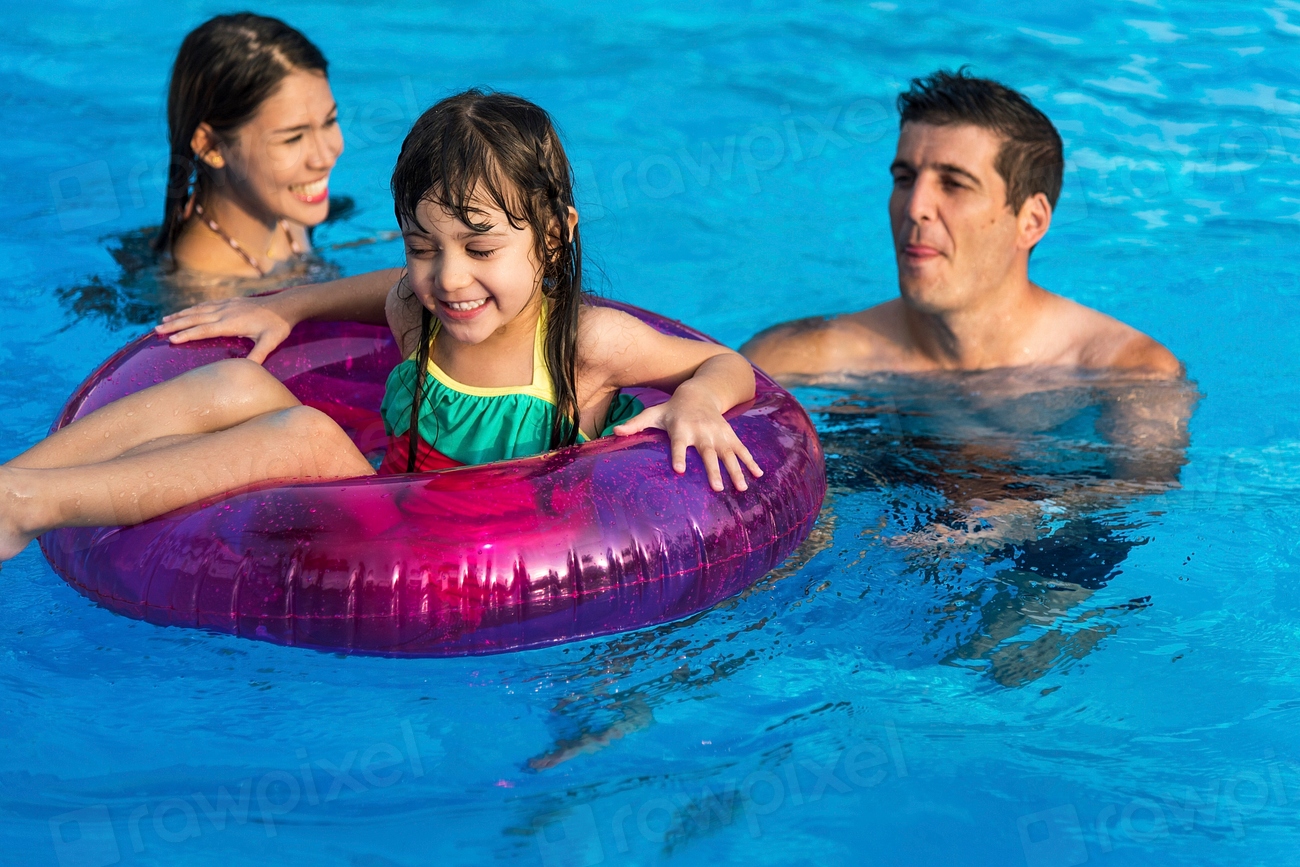 family-enjoying-a-nice-day-premium-photo-rawpixel