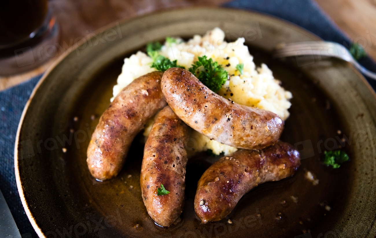 Homemade pork sausages for dinner Photo rawpixel