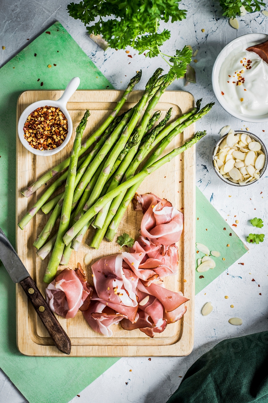 Asparagus wrapped in Parma ham Photo rawpixel