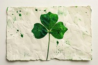 Shamrock leaf paper art diaper.