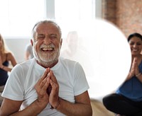 Smiling old man in yoga class