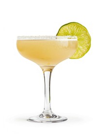 Refreshing margarita with lime slice