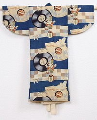 Jongens miyamairi kimono met grammofoonplaten (1920 - 1940) by anonymous