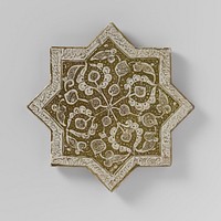 Star-shaped tile with phrases from the Quran and floral scrolls (c. 1262 - c. 1265) by anonymous