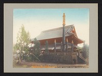 Tempel met Sorinto pilaar, Nikko (c. 1895 - c. 1915) by anonymous