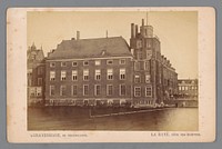 Gezicht op het Binnenhof te Den Haag (c. 1880 - c. 1900) by anonymous