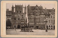 Gezicht op het Marktplatz in Hildesheim met ene fontein (c. 1870 - c. 1900) by anonymous, Johan Nöhring and August Lax