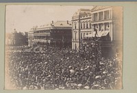 Menigte op het Kerkplein in Pretoria tijdens de inhuldiging van president Kruger op 12 mei 1898 (1898) by anonymous