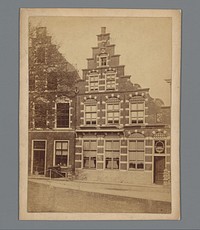 Gevel van een huis, vermoedelijk te Enkhuizen (1870 - 1900) by anonymous