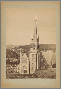 Kerk Notre-Dame de la Couture te Bernay, gezien vanaf een heuvel (c. 1875 - c. 1900) by Séraphin Médéric Mieusement