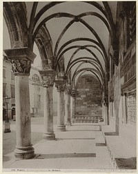 Zuilengalerij van het Paleis van de Rector te Dubrovnik (1889 - 1910) by anonymous, anonymous and Stengel and Co
