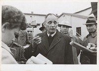 Martin Niemöller na trip naar Australie (1949) by International News Photos