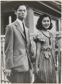 Koning Bhumibol en zijn vrouw Sirikit Kitiyakara (1949) by International News Photos