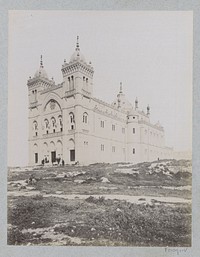Exterieur van de kloosterkerk van de Witte Paters in Carthago (c. 1880 - c. 1900) by anonymous