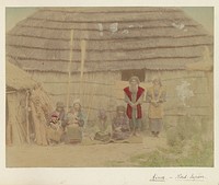 Leden van het Ainosvolk voor een huis in Noord-Japan (c. 1870 - c. 1900) by anonymous