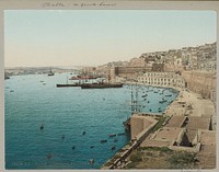 Gezicht op de haven van Kalkara met het fort Ricasoli (c. 1900 - c. 1910) by anonymous and Photochrom Zürich