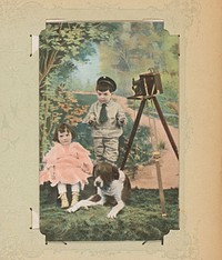 Jongen en meisje met een hond en camera (1900 - 1950) by anonymous