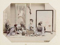 Vier Japanse vrouwen tijdens theeceremonie (c. 1870 - c. 1900) by anonymous