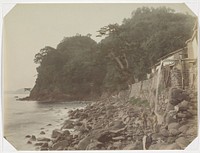 Huizen aan de kust bij Atami (1890 - 1894) by anonymous