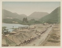 Dorp Hakone en het Ashi-meer gezien van bovenaf (c. 1870 - c. 1900) by anonymous