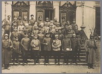 Groepsportret van onbekende Ottomaanse, Duitse en Russische officieren tijdens de Eerste Wereldoorlog (1914 - 1918) by anonymous