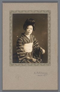 Portret van een onbekende Japanse vrouw (c. 1900 - c. 1920) by E Ichikawa