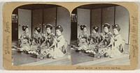 Geisha's doen poeder op hun gezicht (1900 - 1907) by T Enami and T Enami