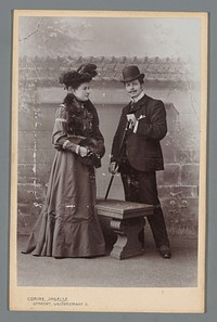 Portret van een onbekende man en vrouw in kleding voor buiten met een mof en een wandelstok (c. 1898 - c. 1912) by Corine Ingelse