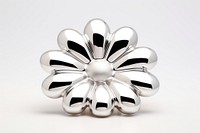 Daisy Chrome material silver jewelry brooch.