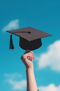 Graduate graduation holding hand.
