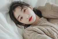 Korean female relaxation hairstyle lipstick.