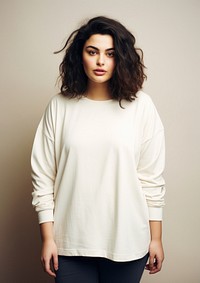 Cream oversized t-shirt  sweater fashion sleeve.